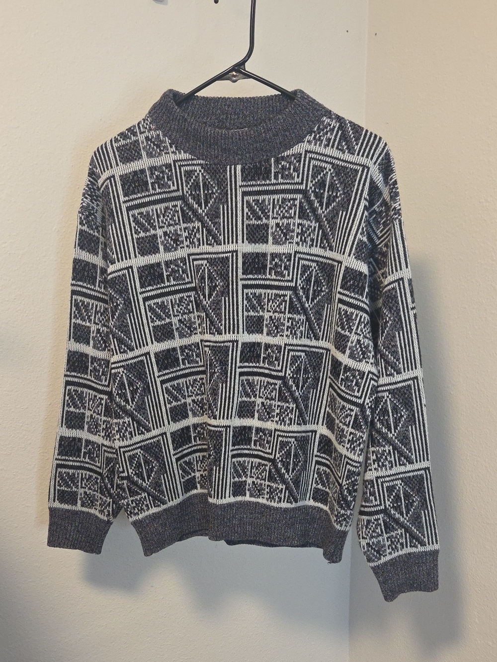 Vintage Sears Roebuck Men's Gray & White Patterned Knit Sweater